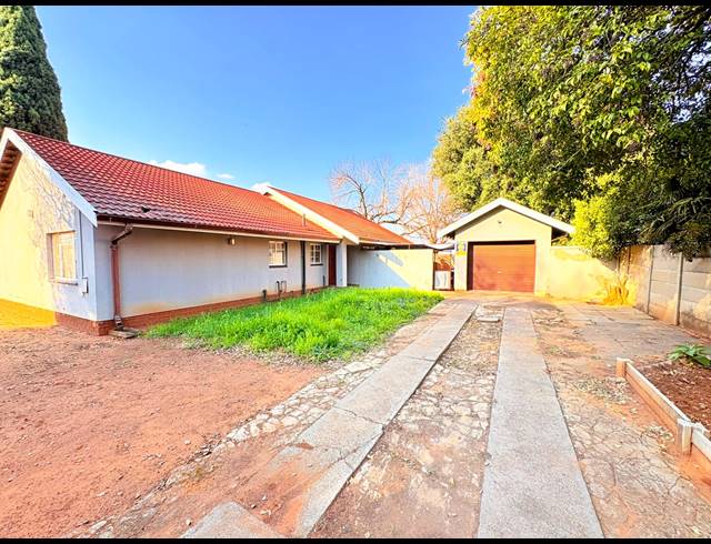 4 BEDROOM HOUSE FOR SALE IN VAALPARK